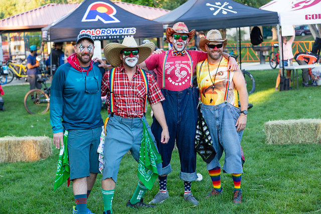 At the starting line, volunteer clowns ensure that everyone gets off to a perfect start.