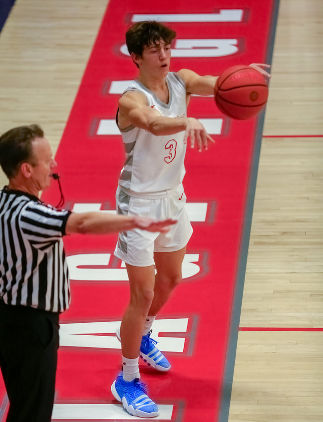 Noah Shoen of Heritage triggers an inbounds play during his team's game against Highlands Ranch Jan. 20.